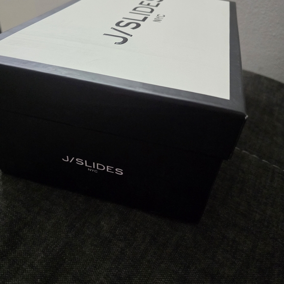 J/SLIDES Maroon and White Casual Sneakers - Picture 13 of 15